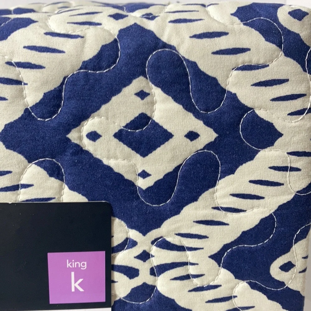 Attention Reversible Quilt Set King NWT Contemporary Styling Diamond Blue
